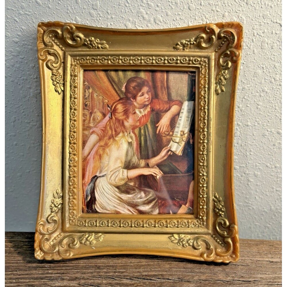Vintage Ornate Picture Frame Made in Canada Plastic Holds 5X4 Inches